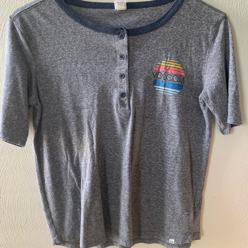 volcom t shirt !